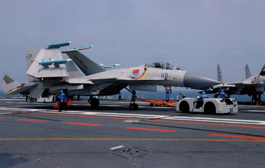 殲-15艦載機(jī)，中國(guó)海軍航空兵力量的璀璨明珠，殲-15艦載機(jī)，中國(guó)海軍航空兵力量的驕傲與榮耀