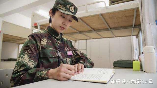 普通女生當(dāng)兵有多難——挑戰(zhàn)與機(jī)遇并存，普通女生當(dāng)兵的挑戰(zhàn)與機(jī)遇，困難與機(jī)遇并存之路