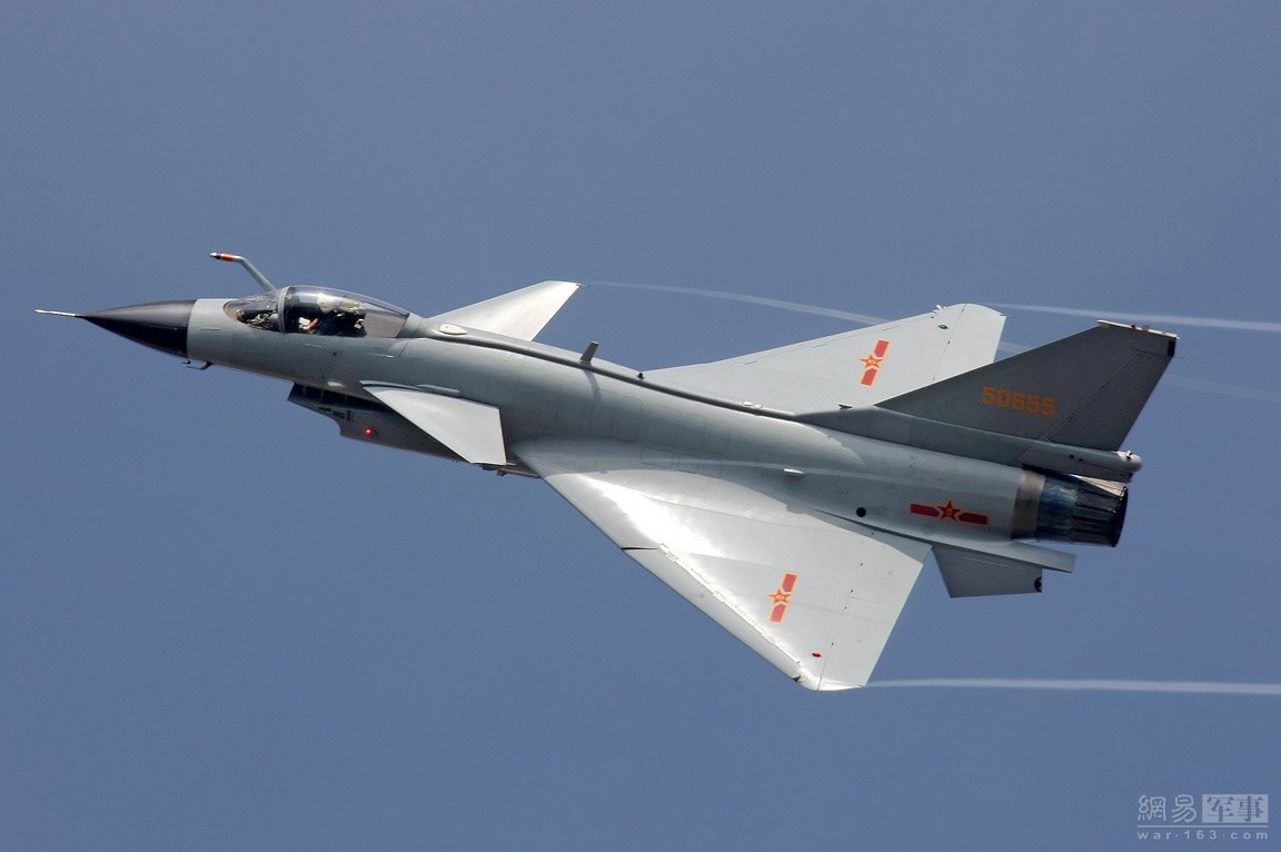 殲十戰(zhàn)機(jī)圖片，探索中國(guó)空軍強(qiáng)大力量，殲十戰(zhàn)機(jī)風(fēng)采，揭示中國(guó)空軍的磅礴力量