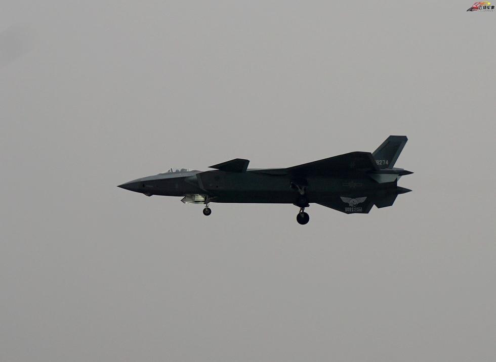 殲-20全狀態(tài)首飛，揭秘中國(guó)新一代隱身戰(zhàn)機(jī)的無限潛力，揭秘殲-20全狀態(tài)首飛，中國(guó)新一代隱身戰(zhàn)機(jī)的無限潛力