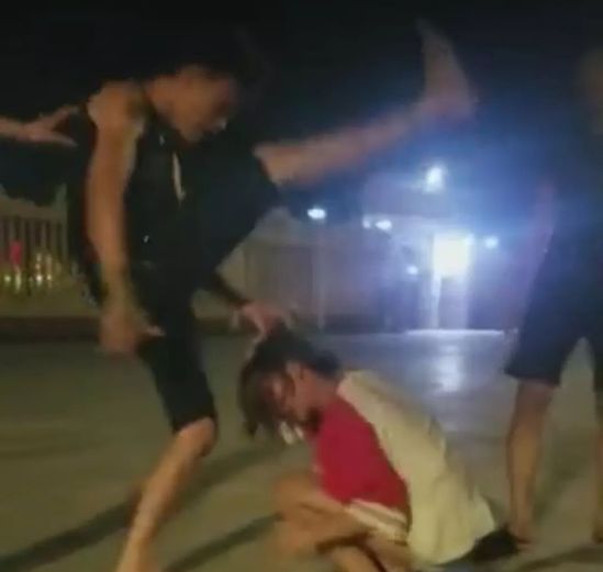 關(guān)于一起掀衣抓下體女性事件的深度探討——我們需要理性看待與處理此類事件，掀衣抓下體女性事件深度探討，理性看待與處理的重要性