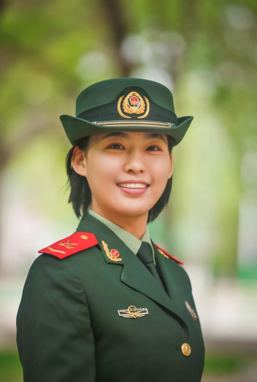 女兵照片，展現(xiàn)力量與榮耀的瞬間，女兵風(fēng)采，力量與榮耀的瞬間展現(xiàn)