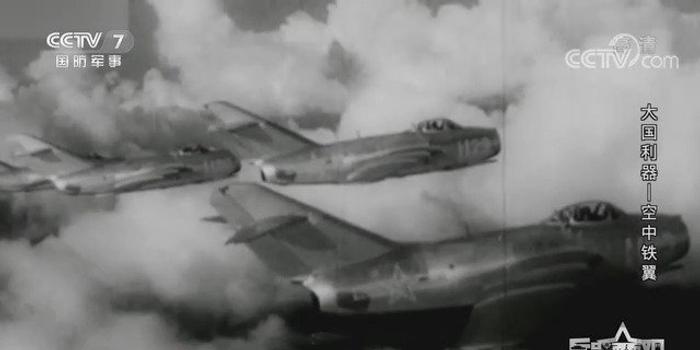 中國(guó)空軍發(fā)展歷程，回顧與前瞻，中國(guó)空軍發(fā)展歷程，回顧過(guò)去，展望未來(lái)