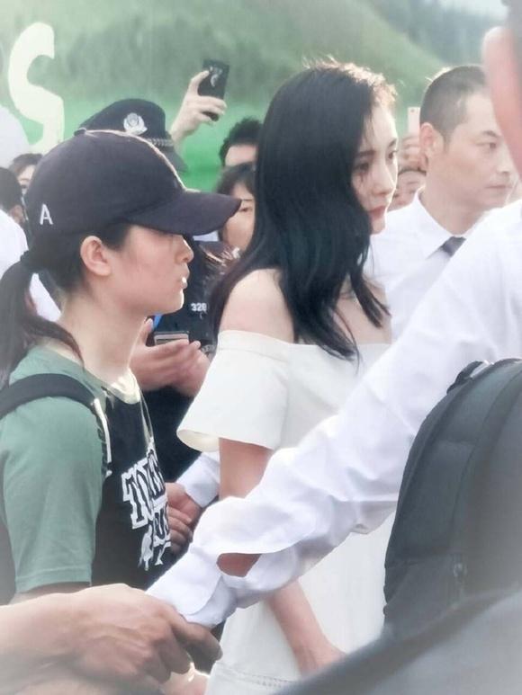 關(guān)于藝人隱私泄露的探討，藝人隱私泄露問題深度探討