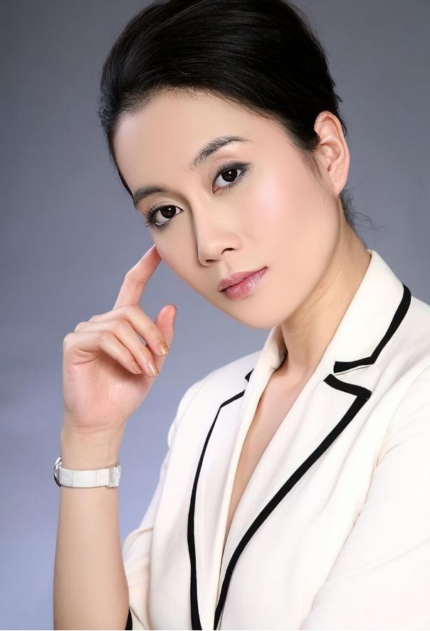 演藝生涯與個人背景揭秘