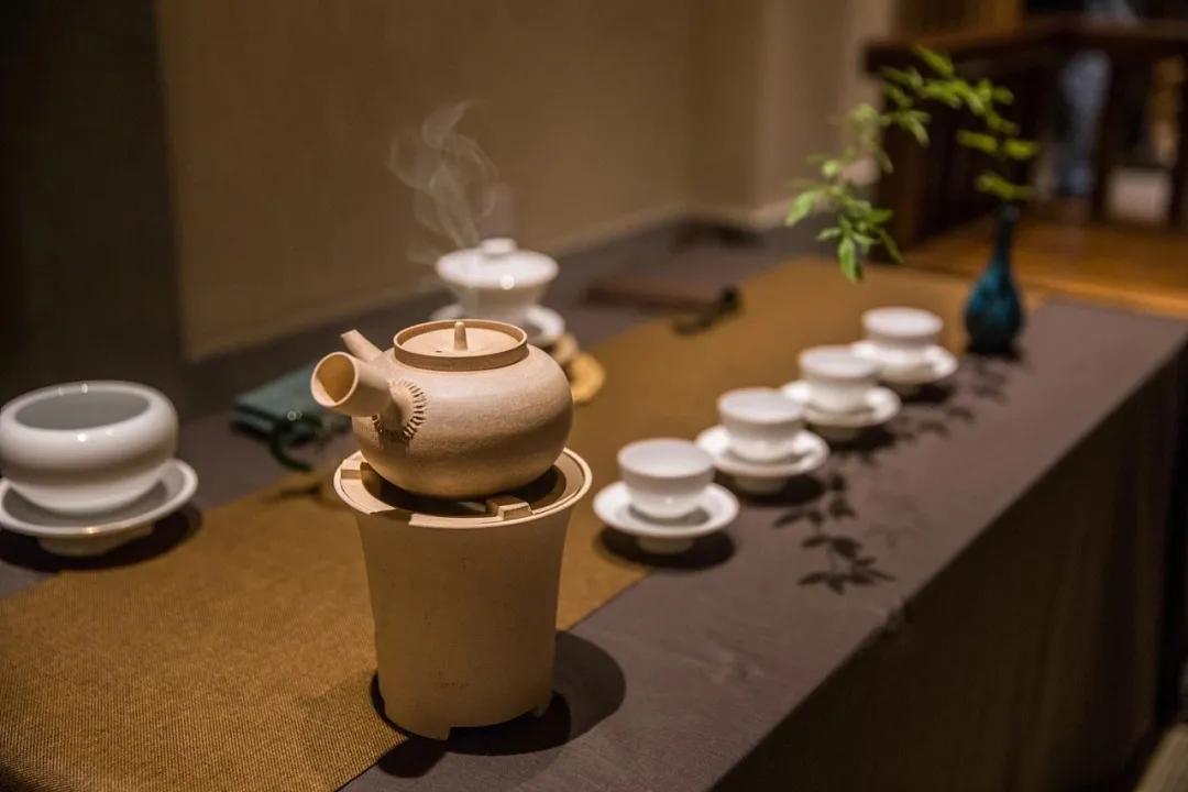 肝火旺最怕三種茶，調(diào)理養(yǎng)生之道，肝火旺調(diào)理養(yǎng)生之道，三種必備茶飲助你舒緩肝火