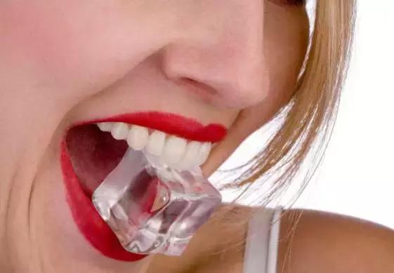 為什么醫(yī)生不推薦洗牙？深入了解洗牙與口腔健康的關(guān)系，洗牙與口腔健康，醫(yī)生不推薦的原因解析
