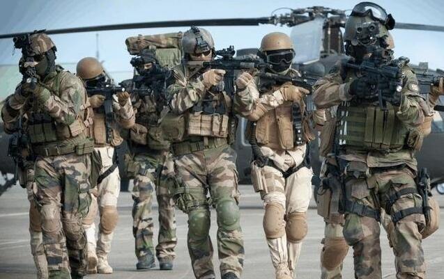 中國軍事武器大全，深度解析中國軍事裝備的發(fā)展歷程與現(xiàn)狀，中國軍事裝備深度解析，軍事武器發(fā)展歷程與現(xiàn)狀概覽