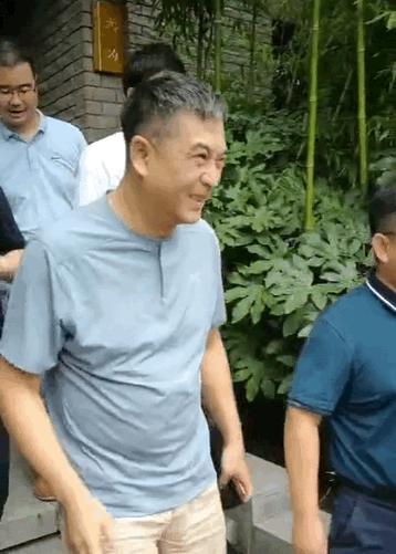 張嘉譯三任妻子揭秘，她們都是誰？，張嘉譯的三任妻子身份揭秘，她們究竟是誰？