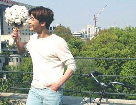 韓國最帥的男明星前十名——魅力與風(fēng)采的完美結(jié)合，韓國最帥男明星TOP10，魅力與風(fēng)采的璀璨展現(xiàn)