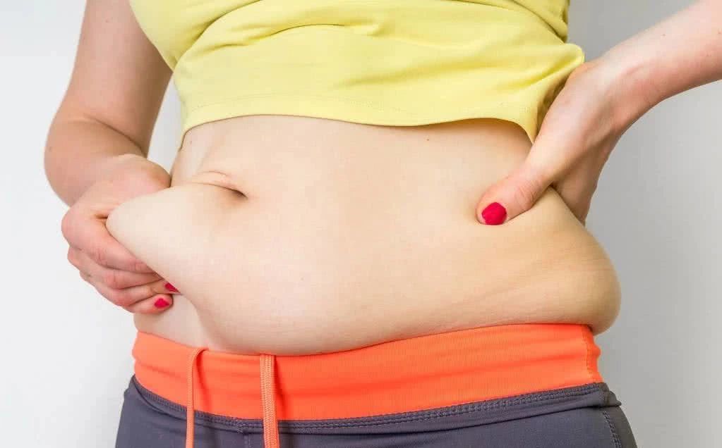 女性濕氣太重的表現(xiàn)及應(yīng)對措施，女性濕氣重的癥狀與應(yīng)對方法