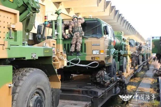 軍列開往福建，滿載導(dǎo)彈的堅(jiān)定前行，軍列滿載導(dǎo)彈赴福建，堅(jiān)定前行的使命之旅