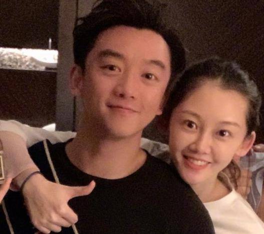 鄭愷老婆苗苗原名，探索明星背后的真實(shí)故事，鄭愷老婆苗苗的真實(shí)身份揭秘，探索明星背后的故事