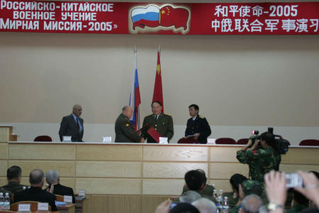 中俄軍事合作對世界和平穩(wěn)定的積極影響，中俄軍事合作對全球和平穩(wěn)定的積極影響與展望