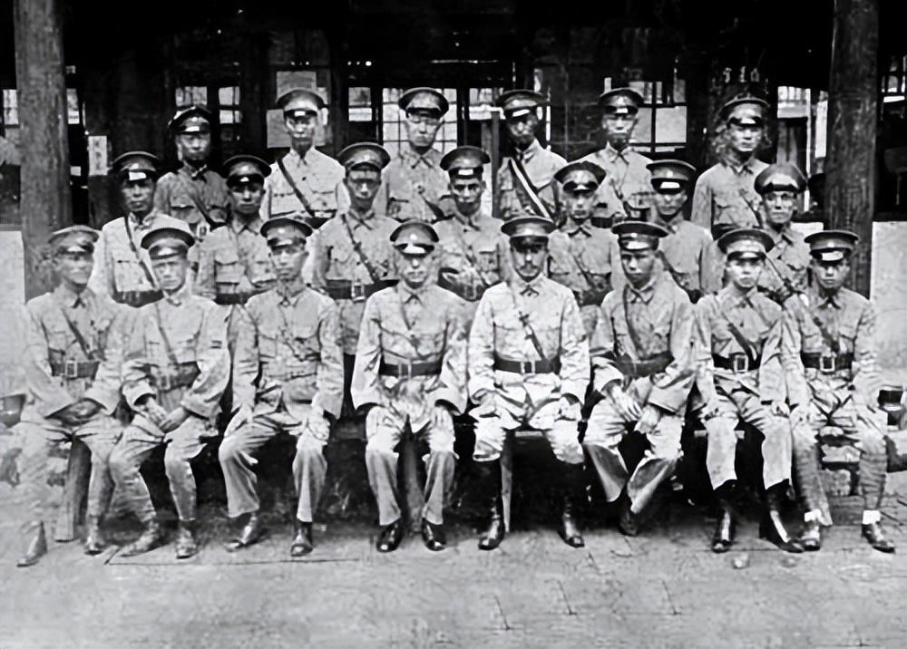 軍事學(xué)校，培養(yǎng)精英人才的搖籃，軍事學(xué)校，精英人才的搖籃之路
