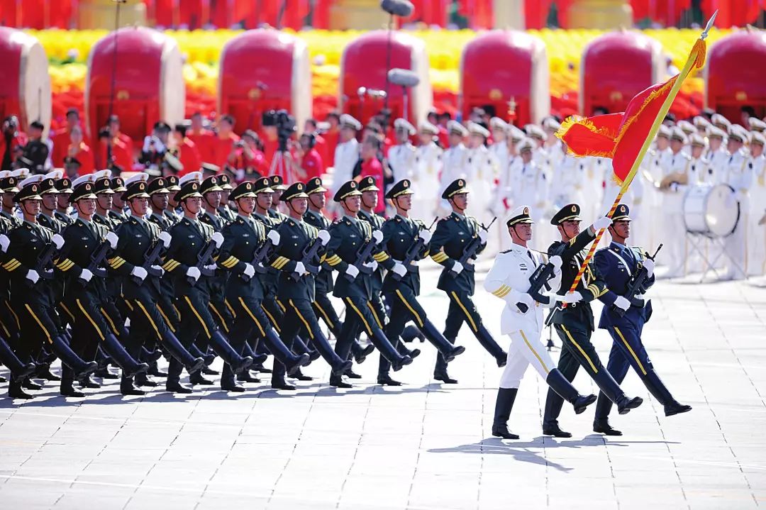 觀閱兵儀式有感，榮耀與力量的展現(xiàn)，閱兵儀式觀感，榮耀與力量的匯聚