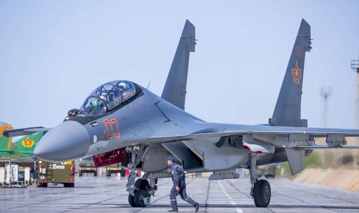 軍事科技視頻，揭秘殲-18先進(jìn)戰(zhàn)斗機(jī)的科技力量，揭秘殲-18戰(zhàn)斗機(jī)科技力量，軍事科技視頻獨(dú)家解讀