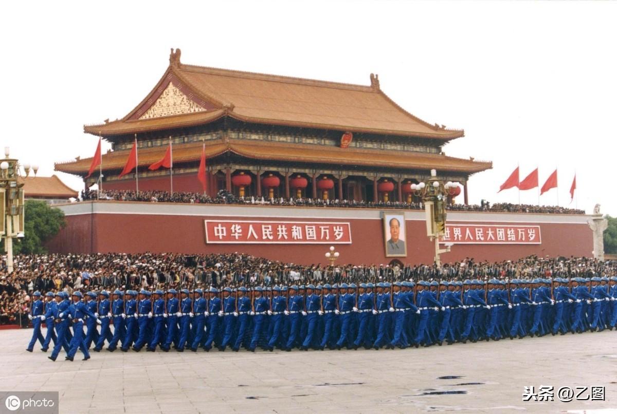 國慶大閱兵1999年，回顧與致敬，致敬輝煌時(shí)刻，回顧國慶大閱兵盛典（1999年）