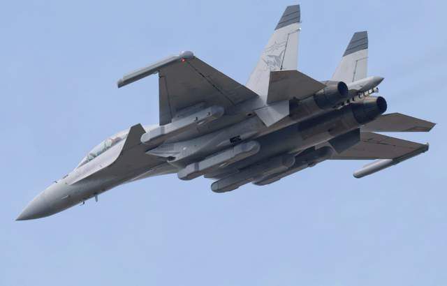 殲-15D電子戰(zhàn)機(jī)，中國新一代空中電子戰(zhàn)力量解析，殲-15D電子戰(zhàn)機(jī)，中國新一代空中電子戰(zhàn)力量深度解析