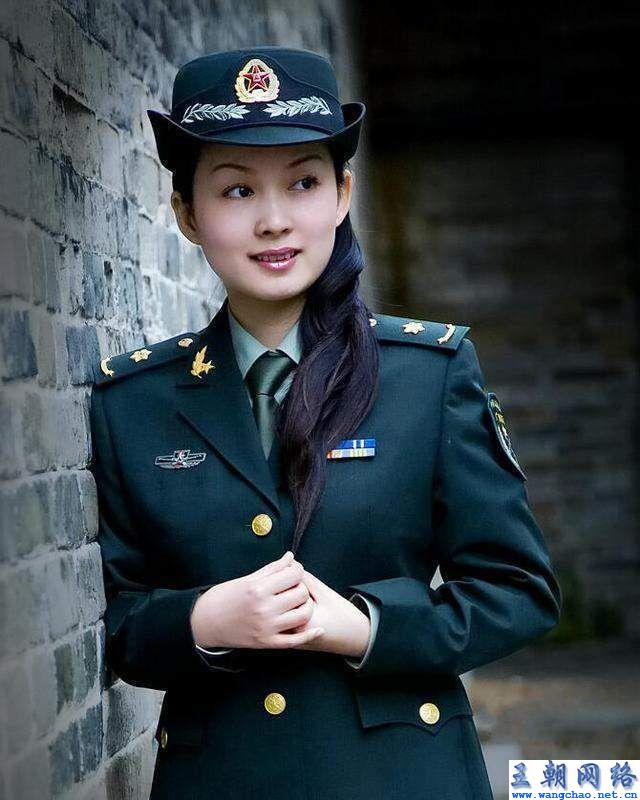 部隊(duì)漂亮女兵