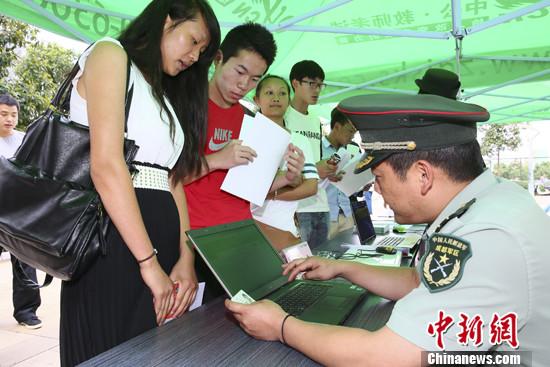 應(yīng)屆大學(xué)畢業(yè)生入伍政策解析，應(yīng)屆大學(xué)畢業(yè)生入伍政策深度解析