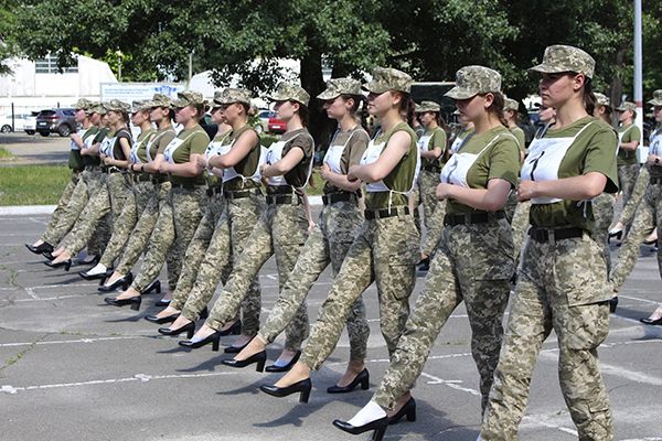 信陽11師女兵事件深度解析，信陽女兵事件深度剖析