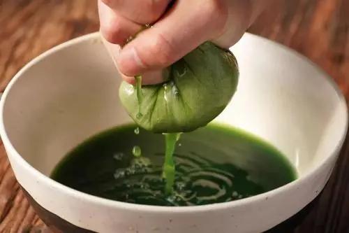 艾葉煮水洗頭太厲害了，神奇的天然養(yǎng)生之道，艾葉煮水洗頭，神奇的天然養(yǎng)生法