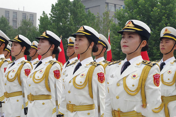 女兵儀仗隊(duì)圖片，榮耀與力量的展現(xiàn)，女兵儀仗隊(duì)風(fēng)采，榮耀與力量的完美展現(xiàn)