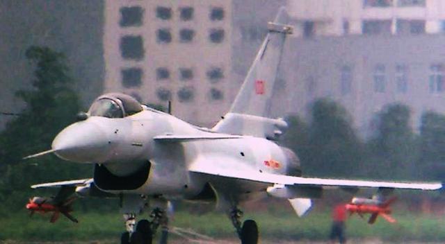 殲-10戰(zhàn)斗機(jī)，性能水平深度解析，殲-10戰(zhàn)斗機(jī)性能深度解析