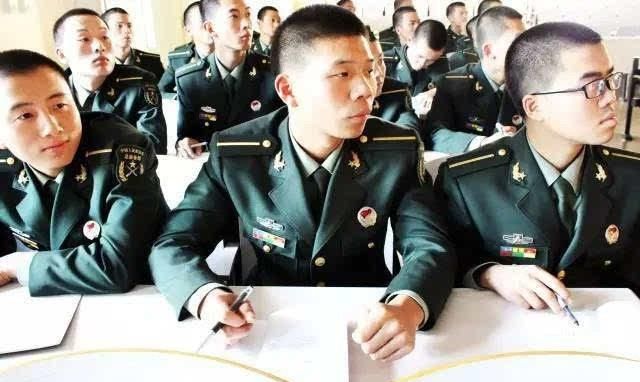 為什么有人后悔上軍校？深度解析背后的原因，深度解析，為何有人對軍校生涯感到后悔？原因探究